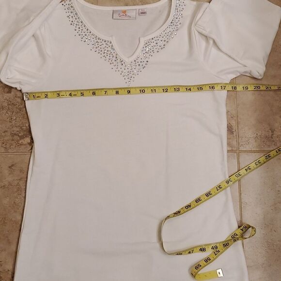 Quacker Factory white tunic with embellished v neckline - Picture 7 of 9